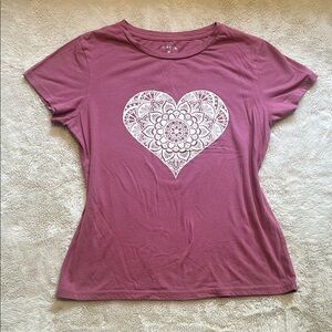 🌻2/$10🌻 SHEIN Heart Mandala Tee, size M